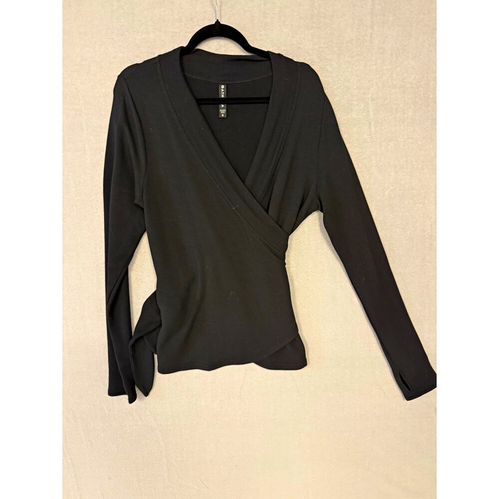 Athleta M Transcend Wrap Top, black Soft Fitted Yoga Shirt with thumb holes